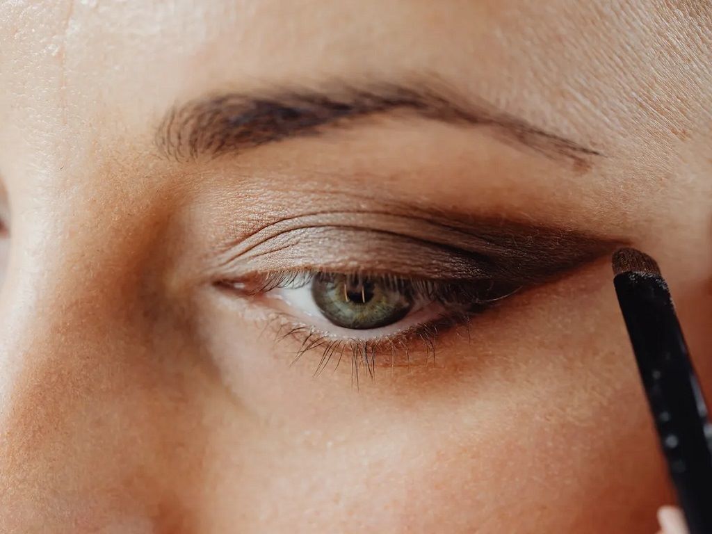 How to make smokey eyes without eyeshadow