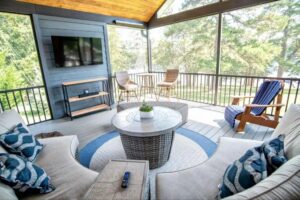 What is the difference between a 3 season room and a screened porch