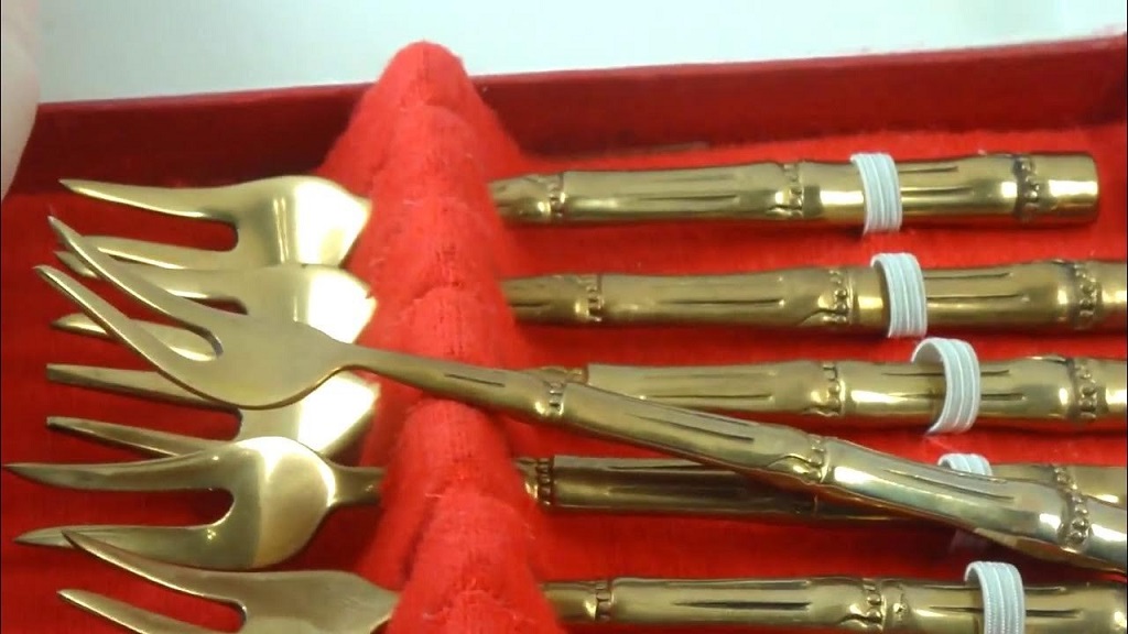 How do you clean nickel cutlery