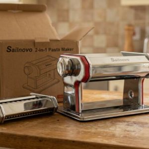 Sailnovo 2-in-1 pasta maker with adjustable thickness dial